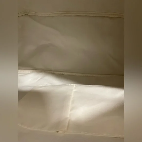 NWt Winnie the Pooh weekender bag, backpack and phone crossbody bag - Picture 6 of 12